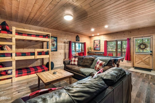 1617 Silver Poplar Lane, Sevierville, TN 37876