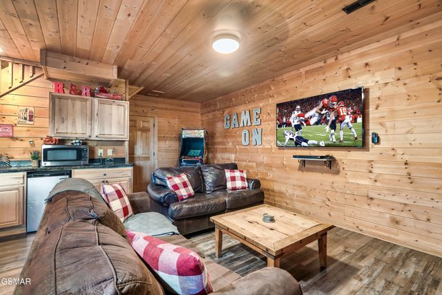 1617 Silver Poplar Lane, Sevierville, TN 37876