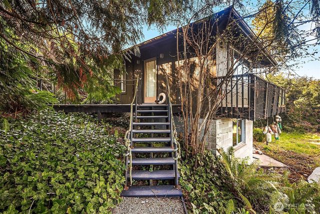 1363 Country Club Drive, Camano Island, WA 98282