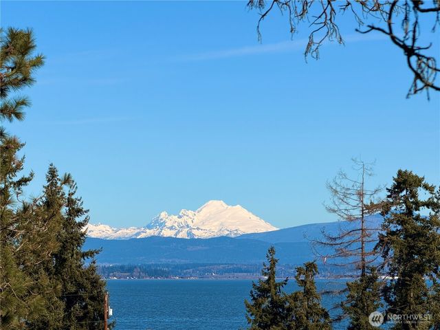 1363 Country Club Drive, Camano Island, WA 98282