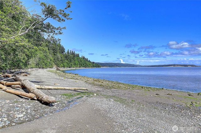 1363 Country Club Drive, Camano Island, WA 98282