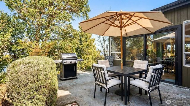 1363 Country Club Drive, Camano Island, WA 98282
