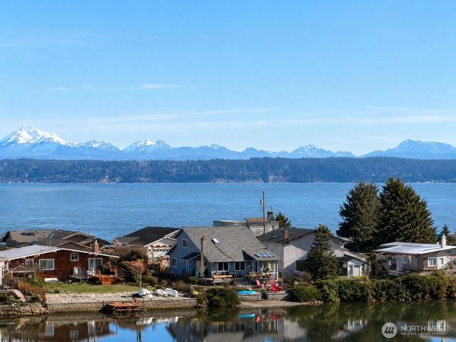 1363 Country Club Drive, Camano Island, WA 98282