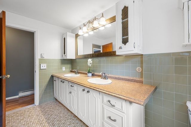 36 Roman Dr, Shrewsbury, MA 01545
