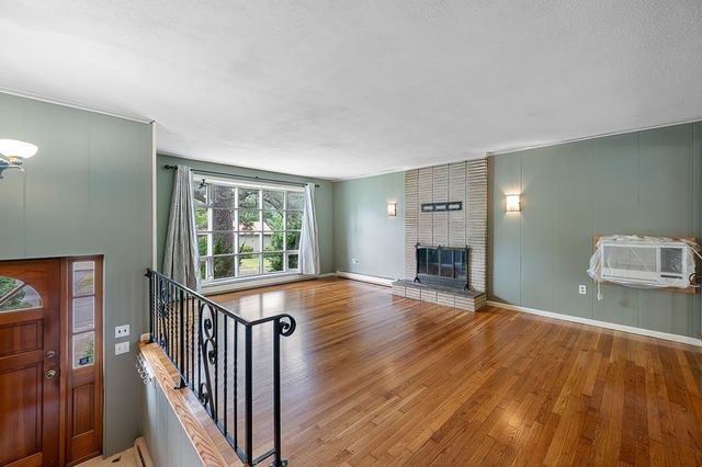 36 Roman Dr, Shrewsbury, MA 01545