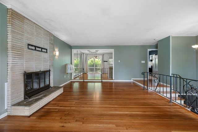 36 Roman Dr, Shrewsbury, MA 01545