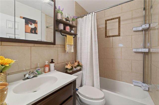 415 Fresh Meadow RD, Norfolk, VA 23503