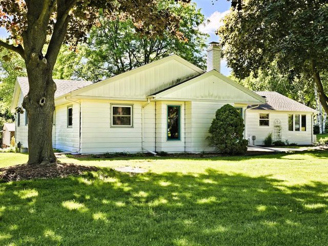 W225N8303 Longview DRIVE, Lisbon, WI 53089