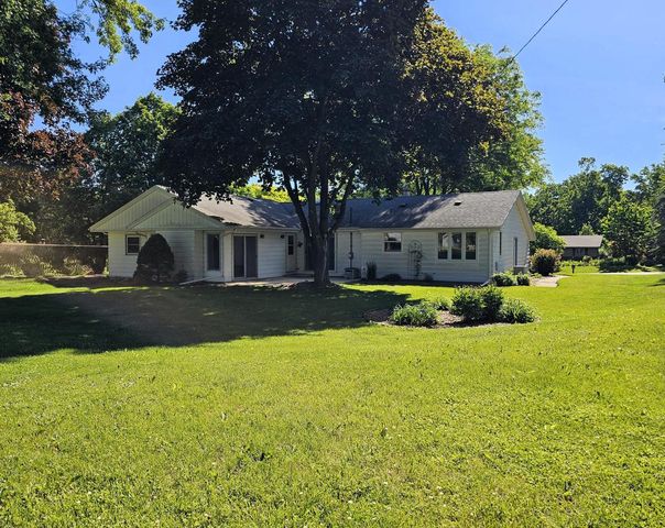 W225N8303 Longview DRIVE, Lisbon, WI 53089