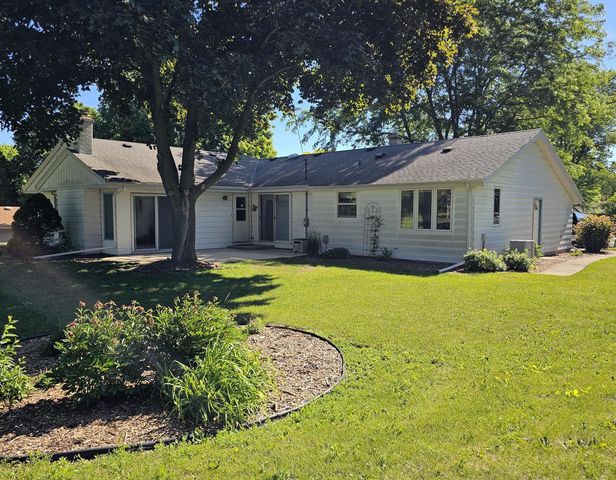 W225N8303 Longview DRIVE, Lisbon, WI 53089