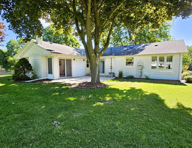W225N8303 Longview DRIVE, Lisbon, WI 53089
