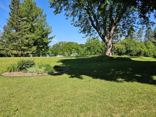 W225N8303 Longview DRIVE, Lisbon, WI 53089
