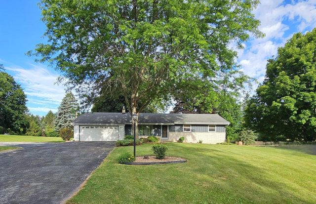 W225N8303 Longview DRIVE, Lisbon, WI 53089