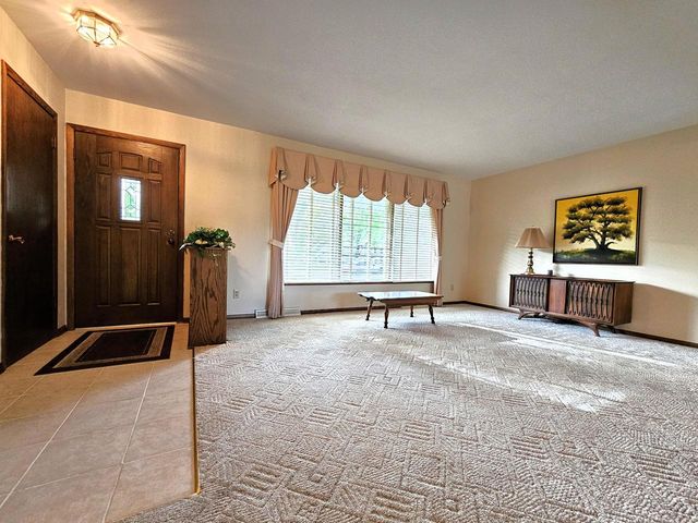 W225N8303 Longview DRIVE, Lisbon, WI 53089
