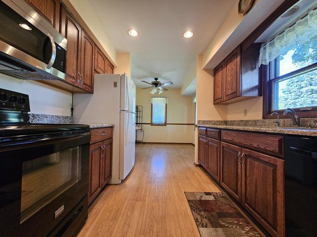 W225N8303 Longview DRIVE, Lisbon, WI 53089