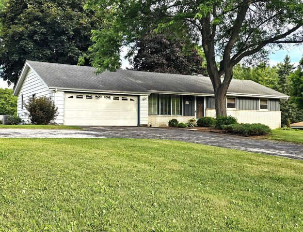 W225N8303 Longview DRIVE, Lisbon, WI 53089