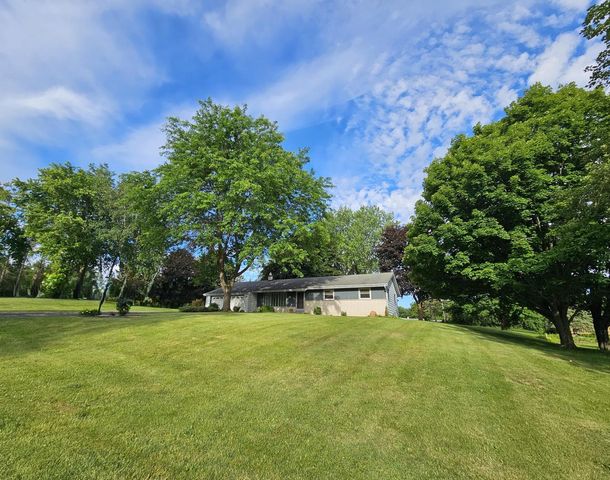 W225N8303 Longview DRIVE, Lisbon, WI 53089