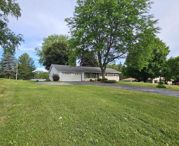W225N8303 Longview DRIVE, Lisbon, WI 53089