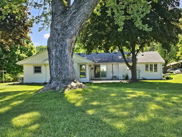 W225N8303 Longview DRIVE, Lisbon, WI 53089