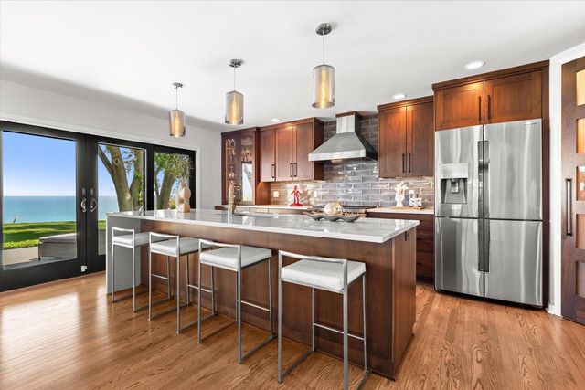 13464 N Lakewood DRIVE, Mequon, WI 53097