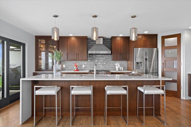 13464 N Lakewood DRIVE, Mequon, WI 53097
