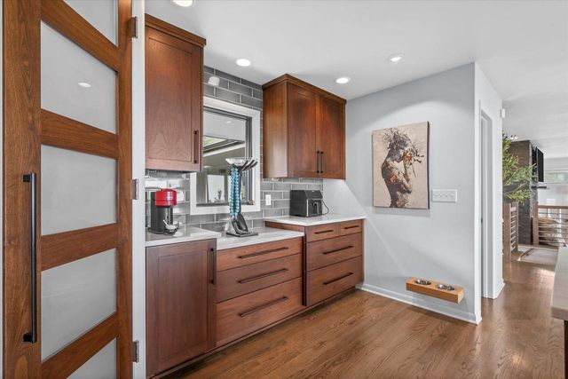 13464 N Lakewood DRIVE, Mequon, WI 53097