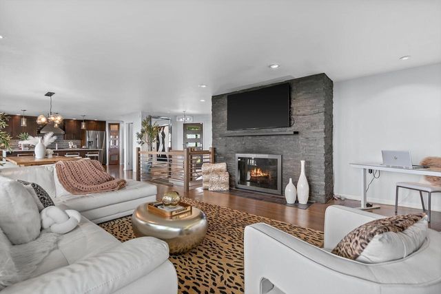 13464 N Lakewood DRIVE, Mequon, WI 53097