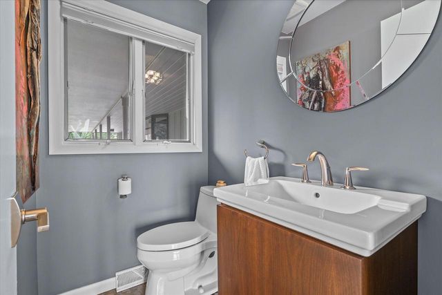 13464 N Lakewood DRIVE, Mequon, WI 53097
