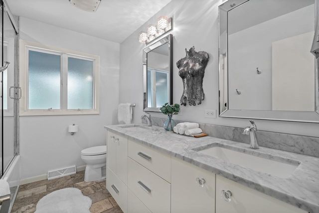 13464 N Lakewood DRIVE, Mequon, WI 53097