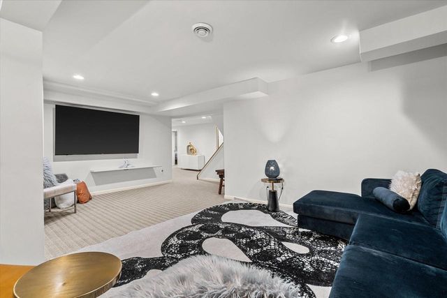 13464 N Lakewood DRIVE, Mequon, WI 53097
