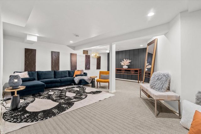 13464 N Lakewood DRIVE, Mequon, WI 53097