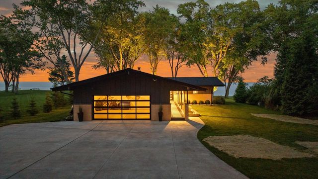 13464 N Lakewood DRIVE, Mequon, WI 53097