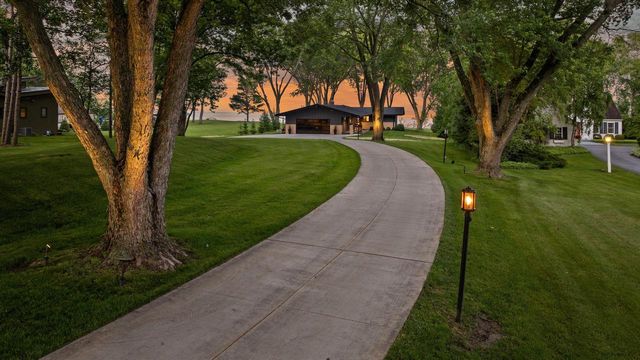 13464 N Lakewood DRIVE, Mequon, WI 53097