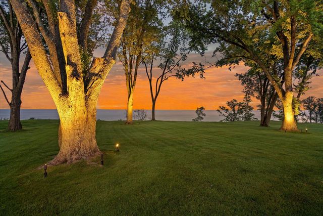 13464 N Lakewood DRIVE, Mequon, WI 53097
