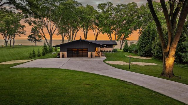 13464 N Lakewood DRIVE, Mequon, WI 53097
