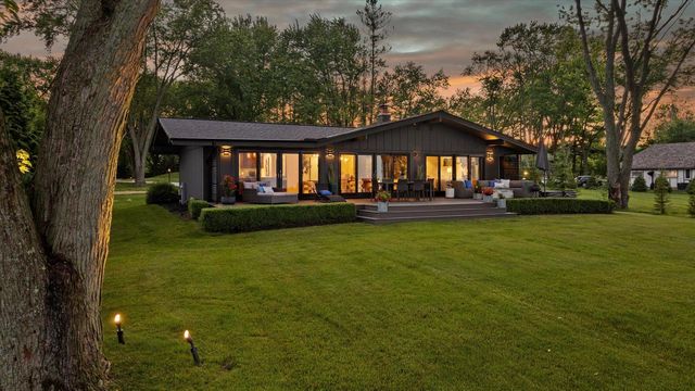 13464 N Lakewood DRIVE, Mequon, WI 53097