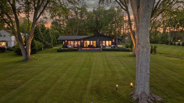 13464 N Lakewood DRIVE, Mequon, WI 53097