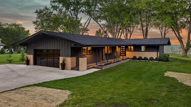 13464 N Lakewood DRIVE, Mequon, WI 53097