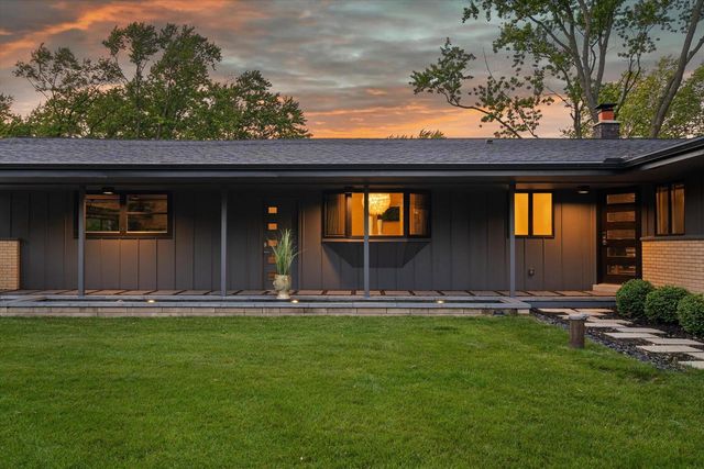 13464 N Lakewood DRIVE, Mequon, WI 53097