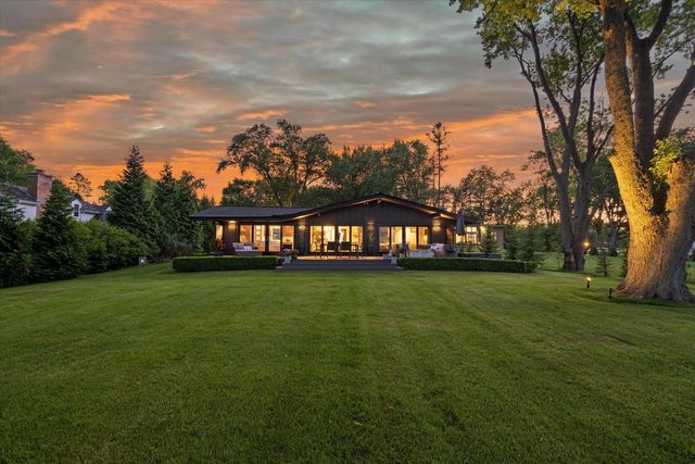 13464 N Lakewood DRIVE, Mequon, WI 53097
