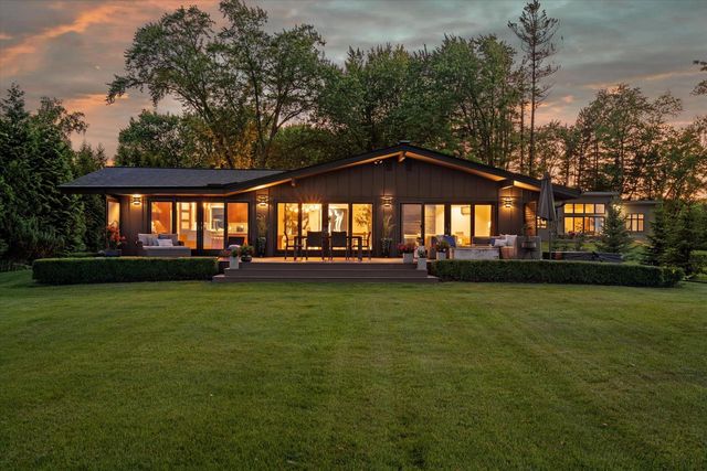 13464 N Lakewood DRIVE, Mequon, WI 53097