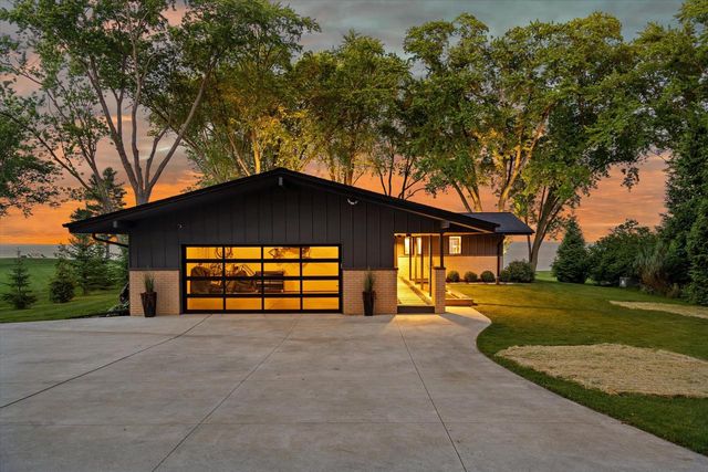 13464 N Lakewood DRIVE, Mequon, WI 53097
