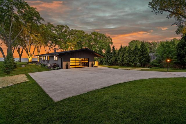 13464 N Lakewood DRIVE, Mequon, WI 53097