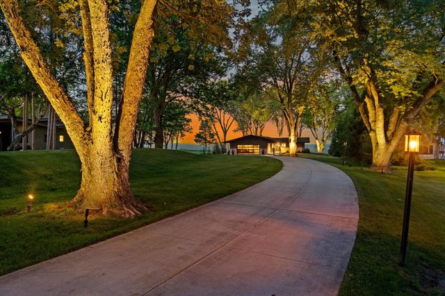 13464 N Lakewood DRIVE, Mequon, WI 53097