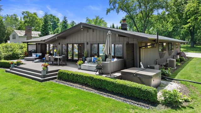 13464 N Lakewood DRIVE, Mequon, WI 53097