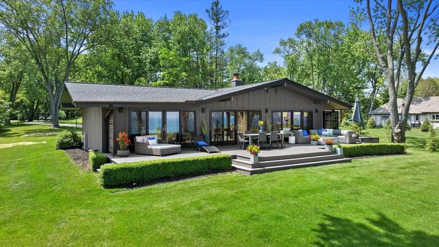 13464 N Lakewood DRIVE, Mequon, WI 53097