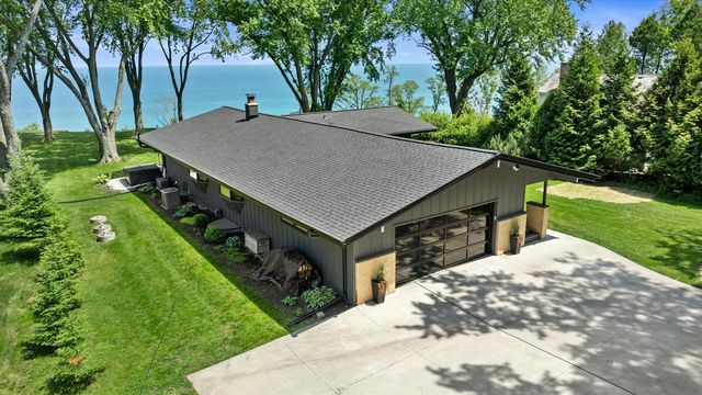 13464 N Lakewood DRIVE, Mequon, WI 53097
