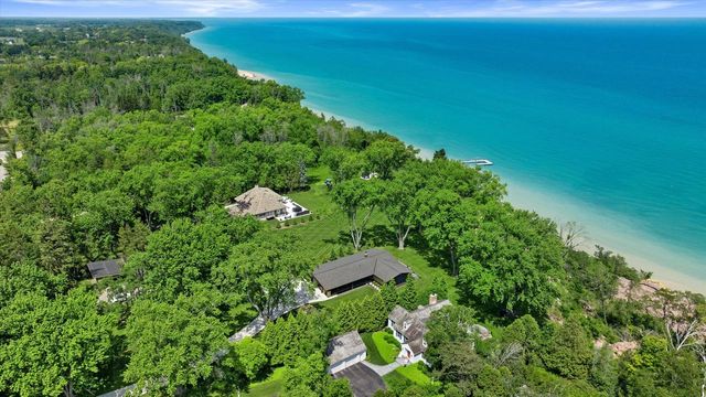 13464 N Lakewood DRIVE, Mequon, WI 53097
