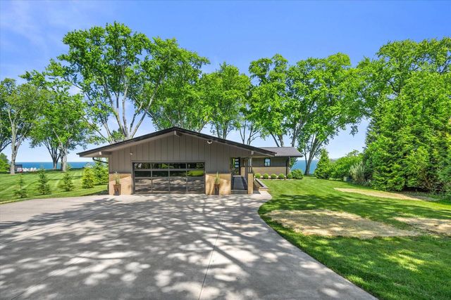 13464 N Lakewood DRIVE, Mequon, WI 53097