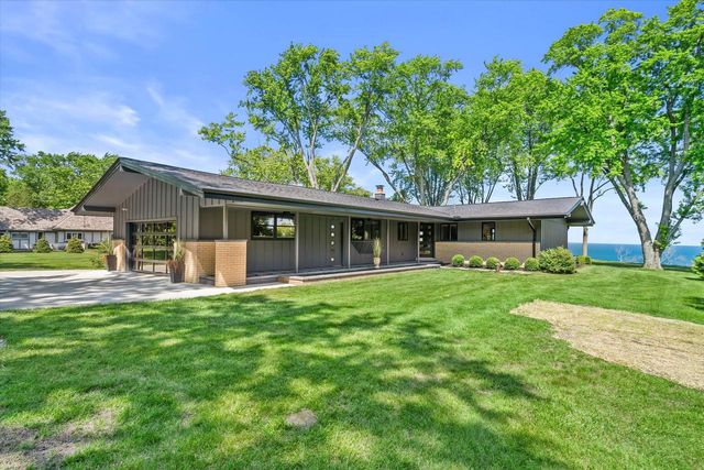 13464 N Lakewood DRIVE, Mequon, WI 53097